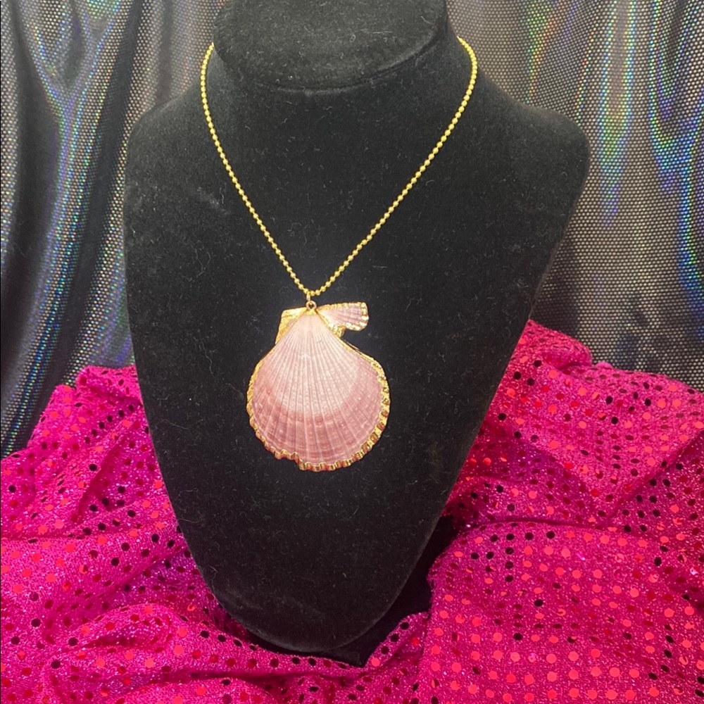 Gold and Pink Shell Pendant Necklace